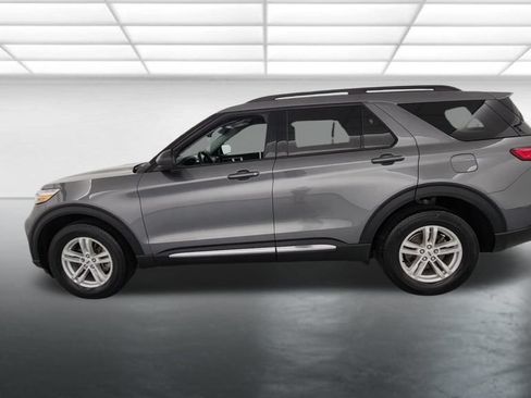 Used 2024 Ford Explorer XLT w/ Equipment Group 202A AWD/4WD image 6