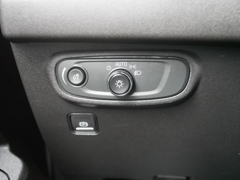 Used 2024 GMC Terrain SLE w/ Driver Convenience Package image 26