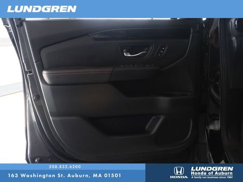 Used 2025 Honda Pilot TrailSport image 10