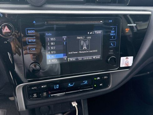 Used 2017 Toyota Corolla LE FWD image 6