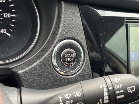 Used 2017 Nissan Rogue SV w/ Midnight Edition image 14