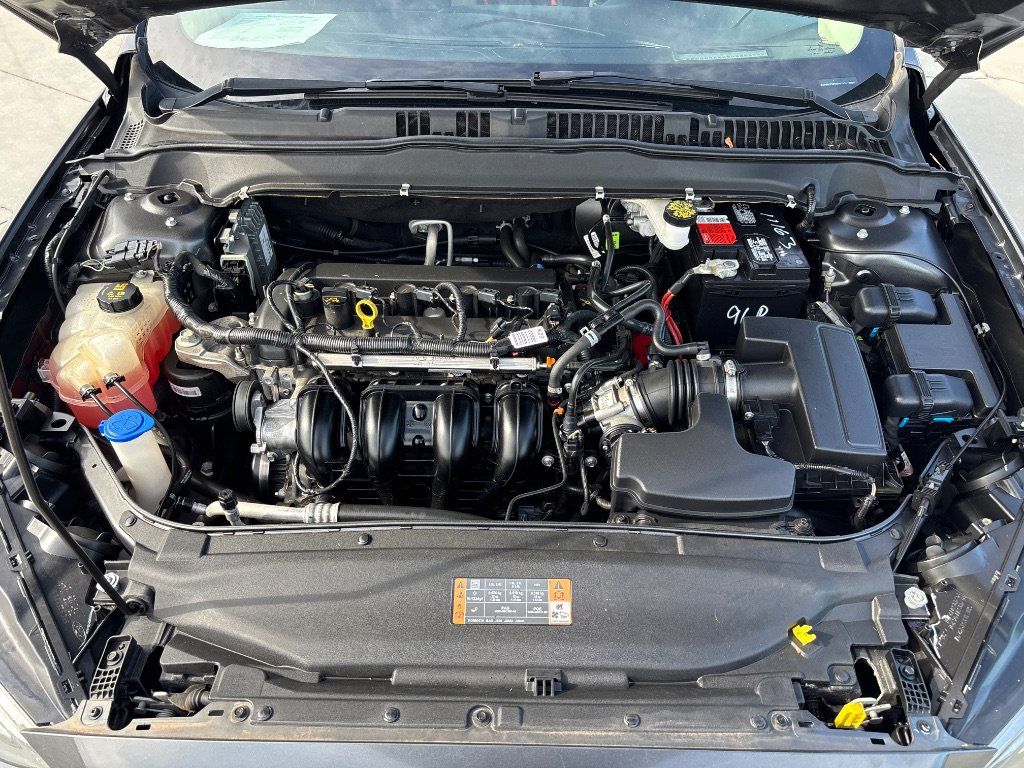 Used 2019 Ford Fusion SE FWD image 11