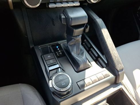 Certified 2025 Toyota Tacoma SR5 AWD/4WD image 14