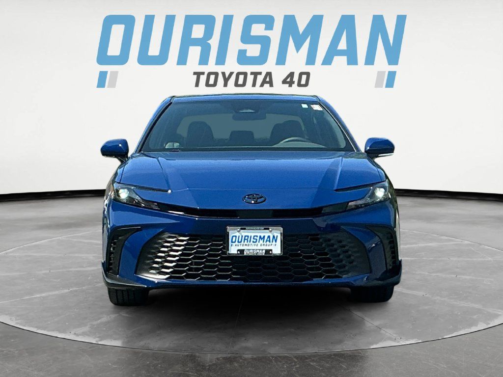 Used 2025 Toyota Camry SE FWD image 2