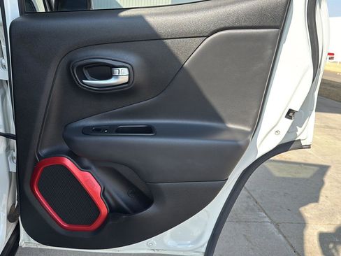 Used 2019 Jeep Renegade Trailhawk image 40