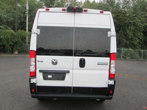 Used 2023 RAM ProMaster 2500 image 4