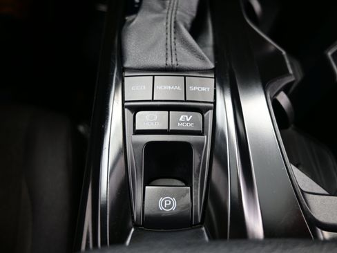 Used 2025 Toyota Camry LE w/ Convenience Package image 22