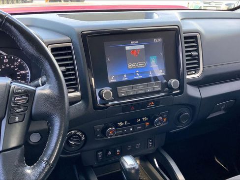 Used 2022 Nissan Frontier SV image 12