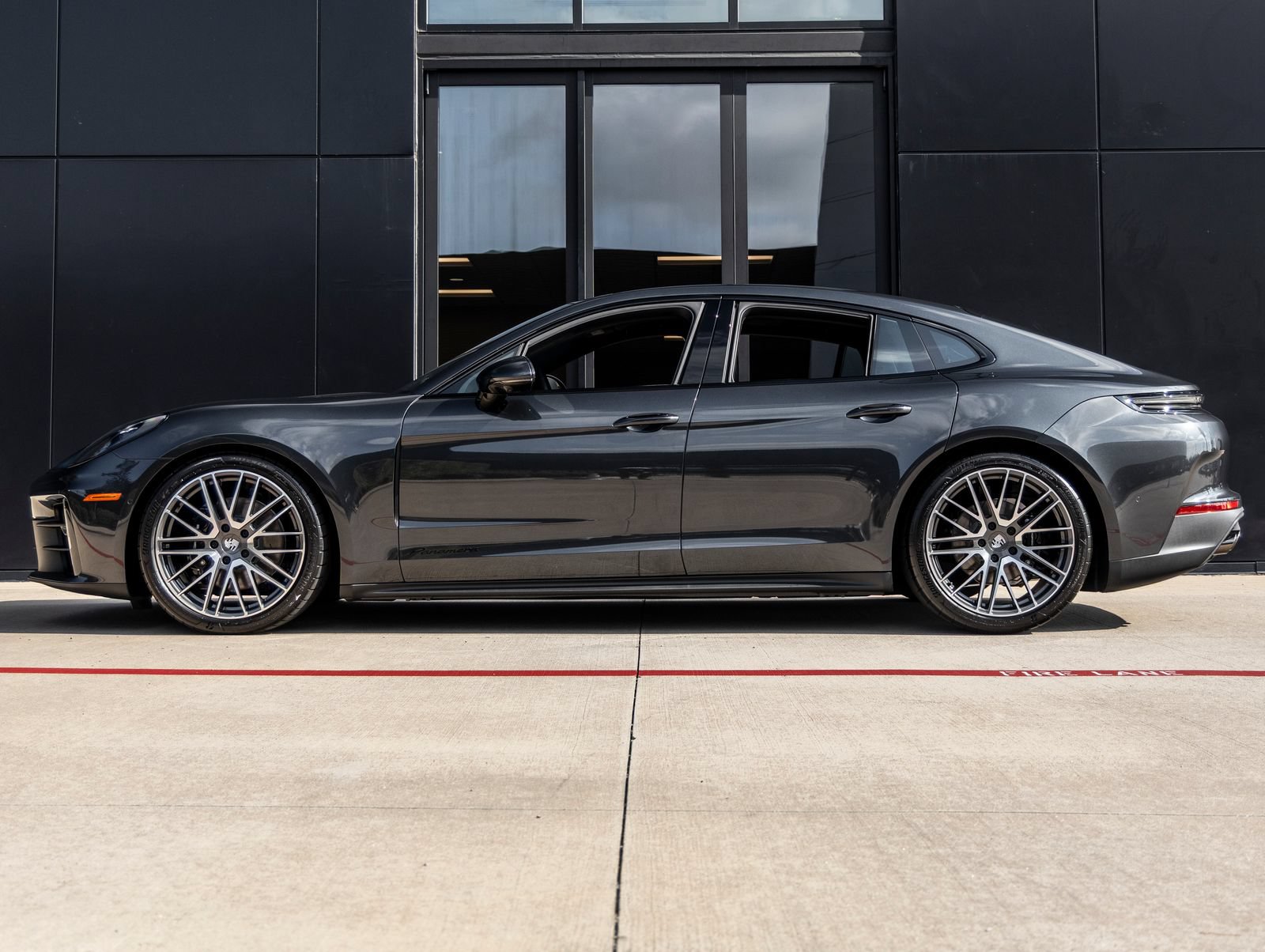 New 2026 Porsche Panamera RWD image 2
