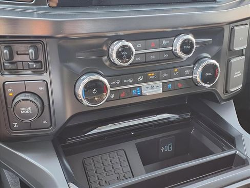 New 2026 Ford F250 Lariat w/ Black Appearance Package image 8