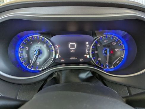 Used 2023 Chrysler Pacifica Touring-L FWD image 20