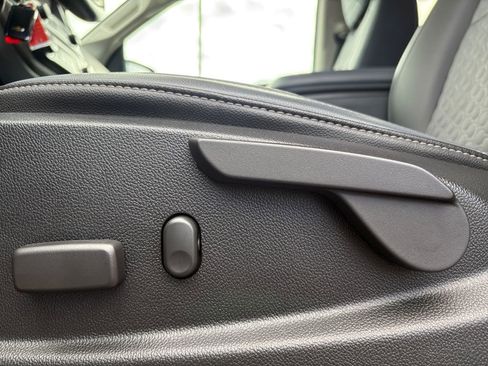 Used 2022 Chevrolet Colorado Z71 w/ Safety Package image 13