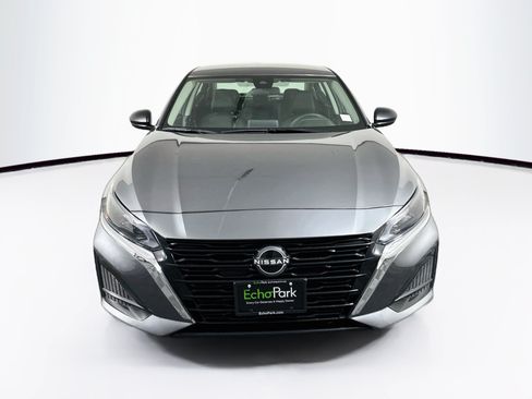 Used 2025 Nissan Altima 2.5 SV FWD image 2