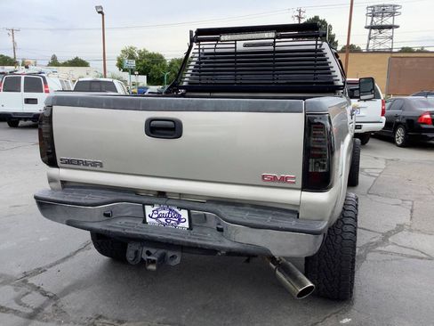 Used 2006 GMC Sierra 2500 SLE w/ Onstar Plus Package AWD/4WD image 16