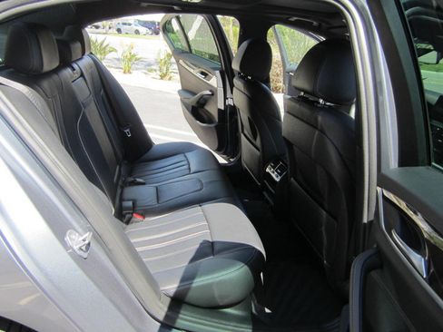 Used 2018 BMW 540i w/ Premium Package image 17