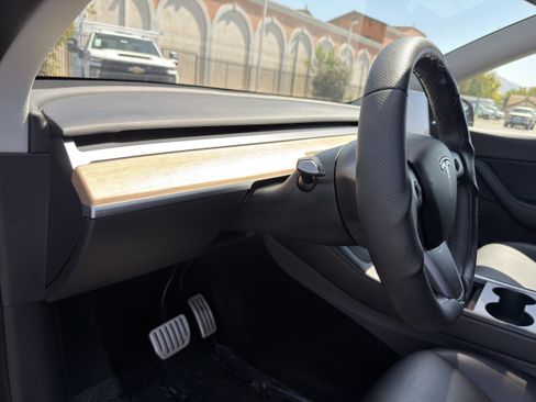 Used 2022 Tesla Model Y Performance AWD/4WD image 25