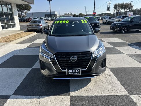 Used 2023 Nissan Kicks S image 2