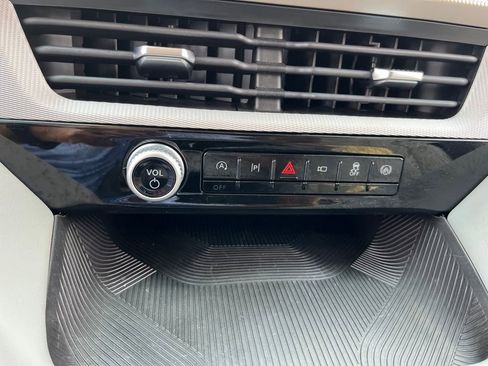 Used 2025 Ford Explorer Active w/ Active Comfort Package image 38