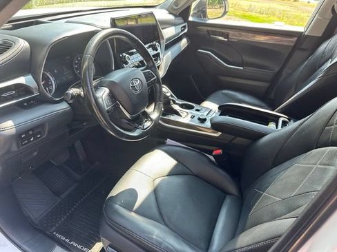 Used 2020 Toyota Highlander Platinum AWD/4WD image 14