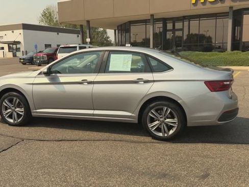 Used 2024 Volkswagen Jetta SE FWD image 6