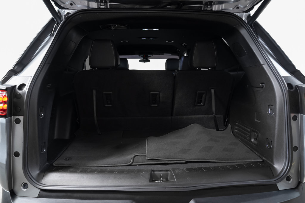 Used 2023 Chevrolet Traverse LT FWD image 39