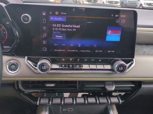Used 2024 Chevrolet Colorado ZR2 w/ Technology Package AWD/4WD image 22