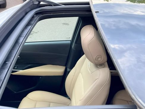 Used 2025 Cadillac XT4 Premium Luxury w/ Technology Package AWD/4WD image 22