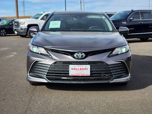 Used 2022 Toyota Camry LE image 7