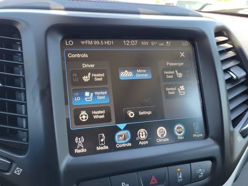 Used 2018 Jeep Cherokee Trailhawk w/ Quick Order Package 27L AWD/4WD image 17