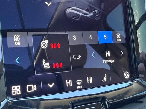 Certified 2023 Volvo XC60 B5 Plus w/ Climate Package image 22