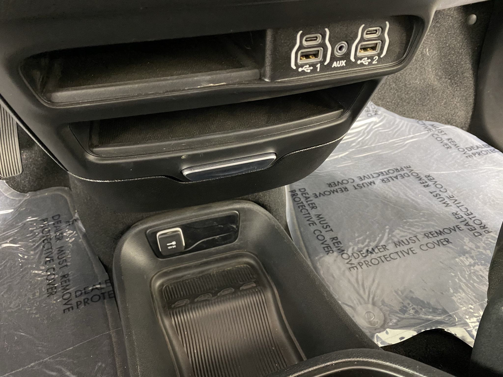 Used 2025 Chrysler Voyager LX FWD image 18