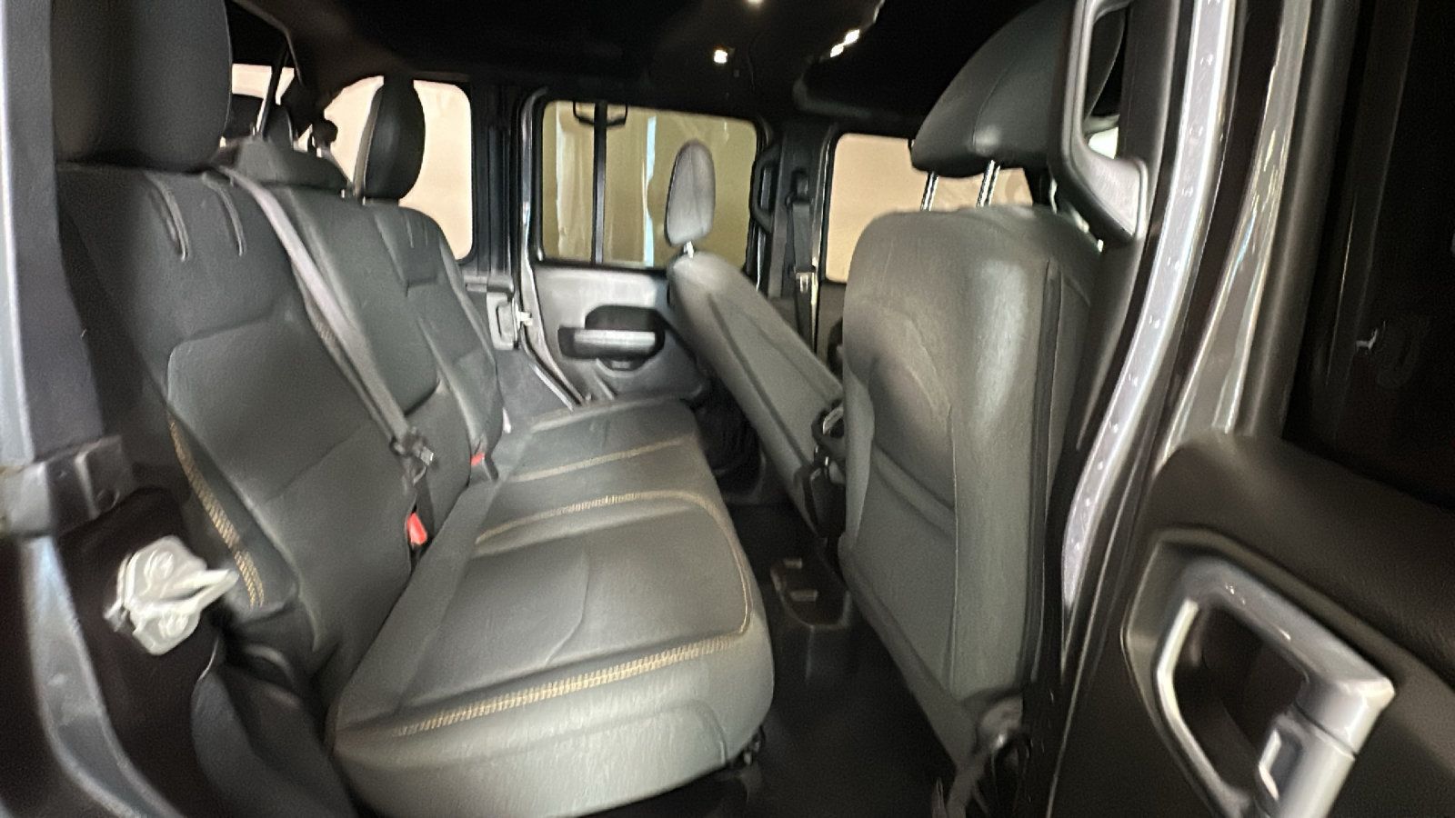 Used 2024 Jeep Wrangler Unlimited w/ Convenience Group AWD/4WD image 33