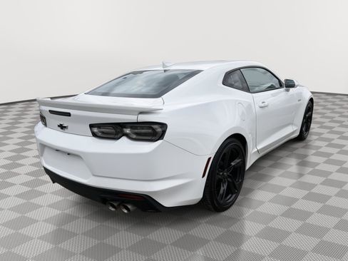 Used 2021 Chevrolet Camaro LT RWD image 7