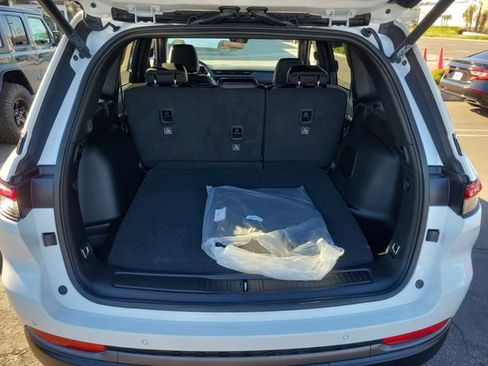 New 2026 Jeep Grand Cherokee Limited w/ Limited Altitude Package image 6