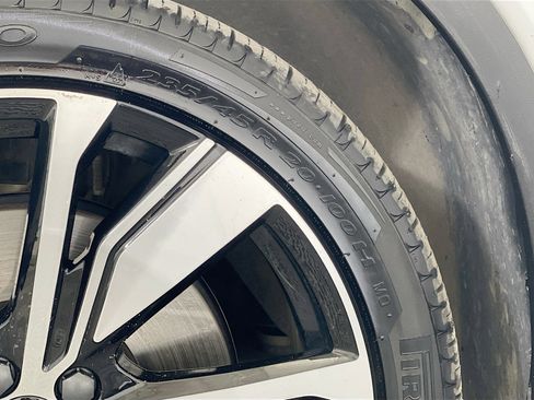 Used 2022 Volvo XC40 P8 Recharge Ultimate image 25