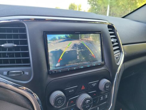 Used 2018 Jeep Grand Cherokee Altitude AWD/4WD image 18
