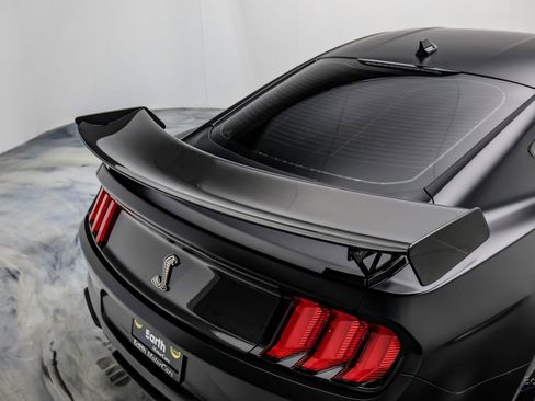 Used 2022 Ford Mustang Shelby GT500 w/ Carbon Fiber Track Pack RWD image 19