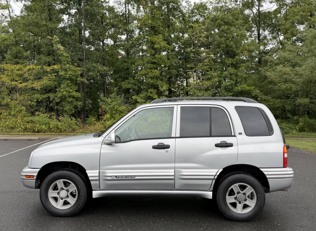Used 2004 Chevrolet Tracker LT AWD/4WD image 2