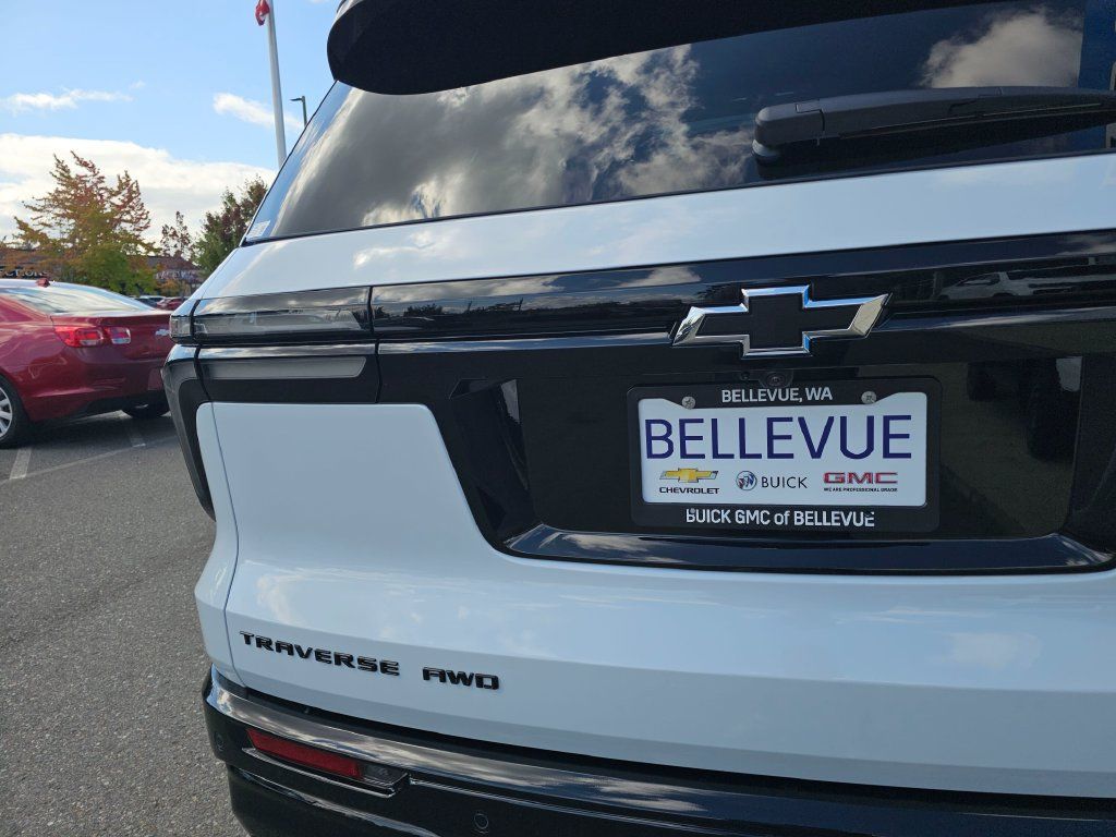 New 2027 Chevrolet Traverse RS AWD/4WD image 16