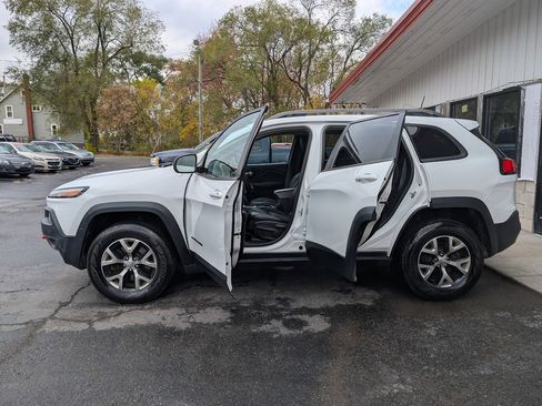 Used 2016 Jeep Cherokee Trailhawk image 5