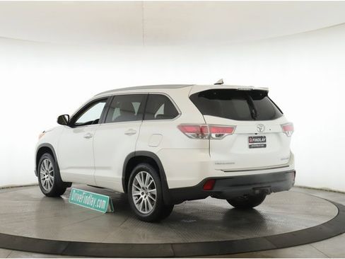 Used 2016 Toyota Highlander XLE image 8