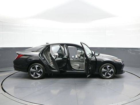 Used 2023 Hyundai Elantra SEL w/ Convenience Package image 41