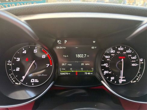 Used 2018 Alfa Romeo Giulia Sedan 4D image 16