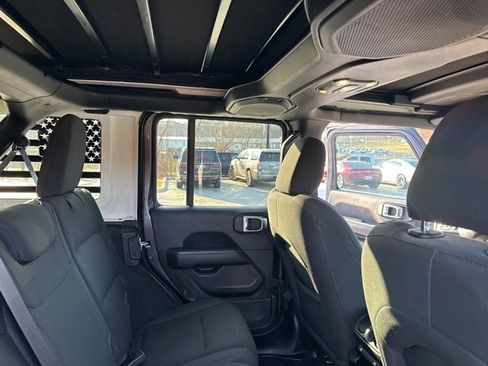 Used 2022 Jeep Wrangler Unlimited Sahara w/ Cold Weather Group image 32