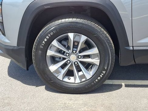 Used 2025 Chevrolet Equinox LT FWD image 8