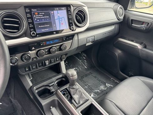 Certified 2022 Toyota Tacoma Limited AWD/4WD image 29