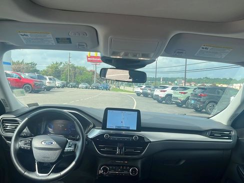 Used 2022 Ford Escape Titanium image 7