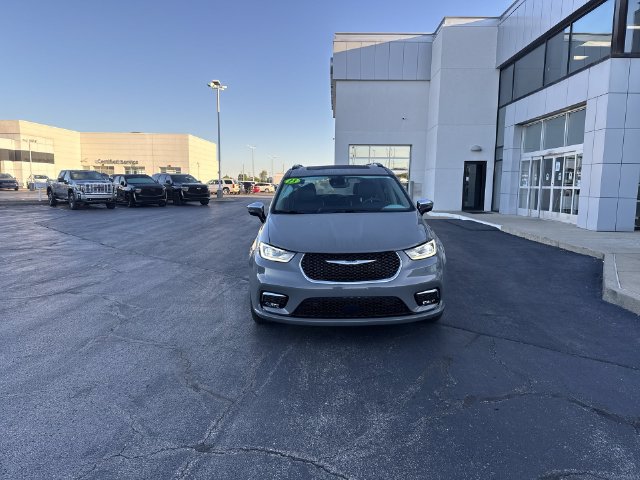 Used 2023 Chrysler Pacifica Limited w/ Uconnect Theater Family Group AWD/4WD image 7