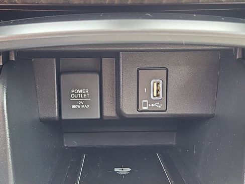 Used 2018 Honda Accord Touring image 9