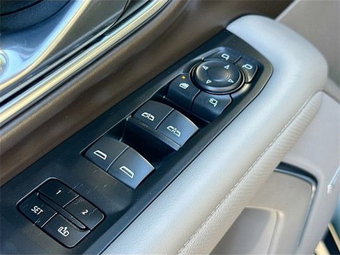 Used 2023 GMC Yukon SLT w/ SLT Premium Package image 17